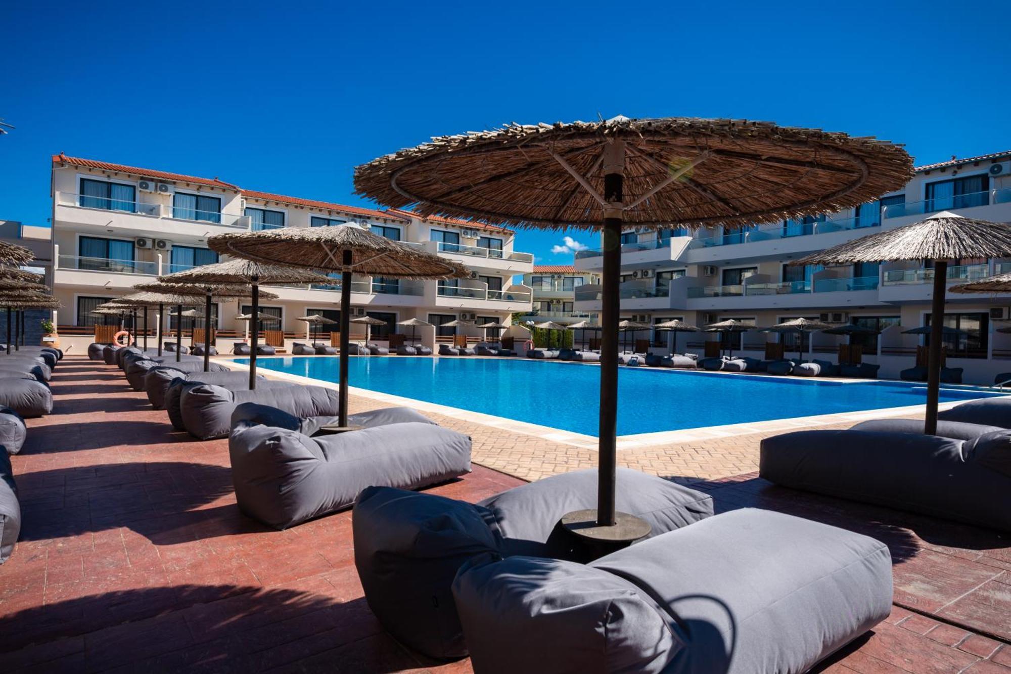 Angela Beach Hotel&Apts Roda  Exterior foto